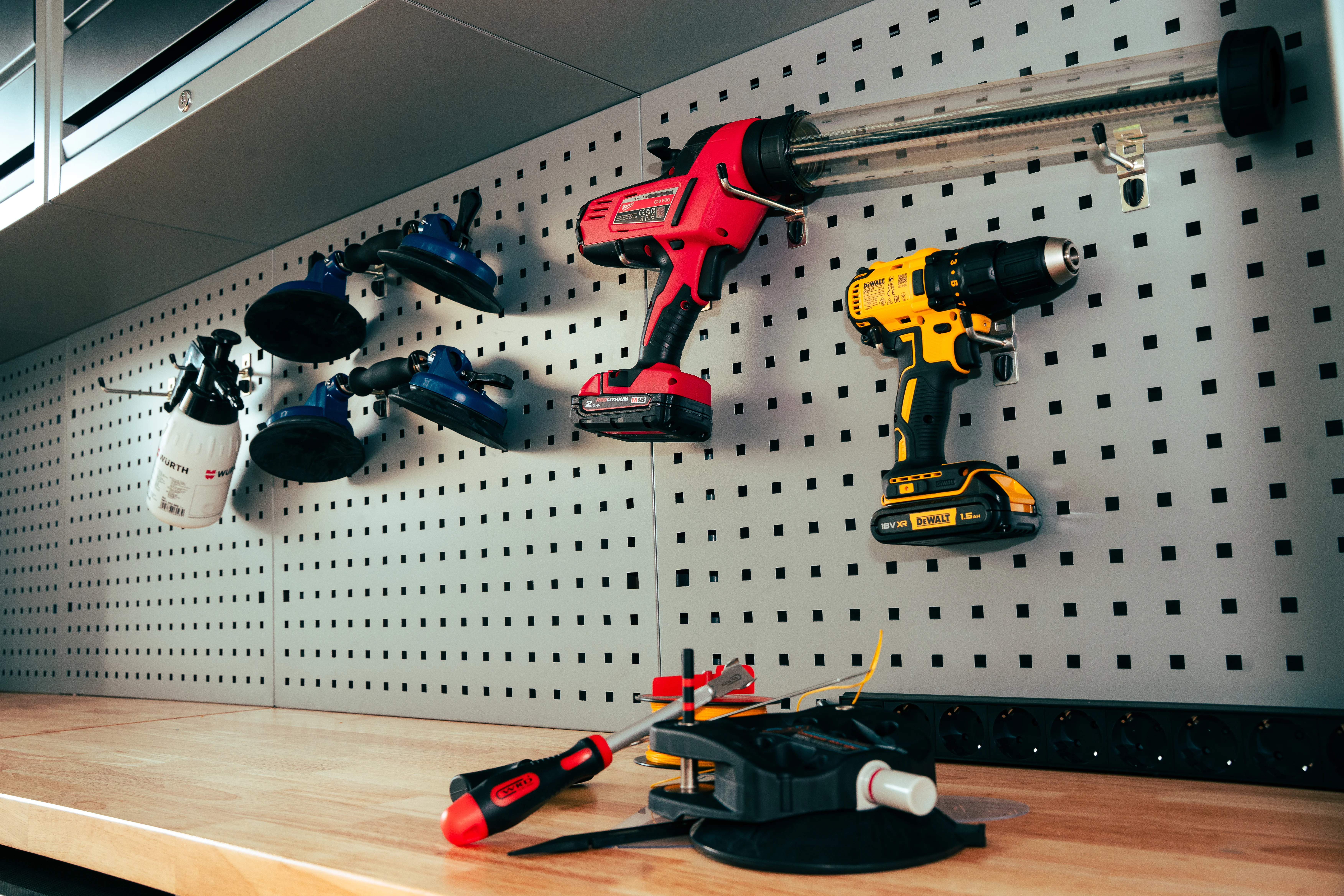 Professionelle Werkstattausstattung - Steinschlag-Reparatur